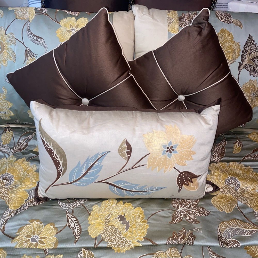 EASTERN ACCENTS *Retired* Bellezza Floral Duvet Set Blue / Gold Queen NWT - Picture 7 of 16